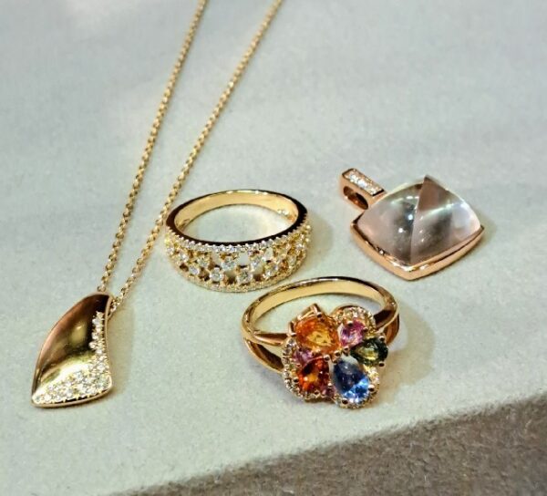 カラーサファイアリング.クオーツペンダントトップ.ダイヤリング.ダイヤペンダント