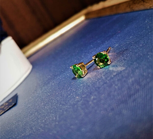 グリーンガーネットピアス