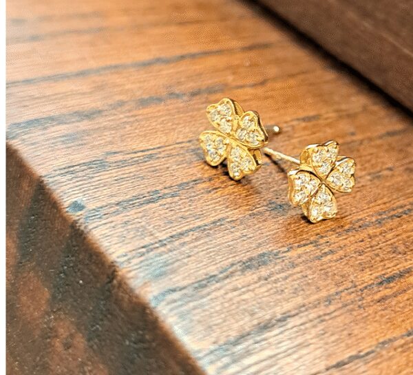 K18ダイヤピアス