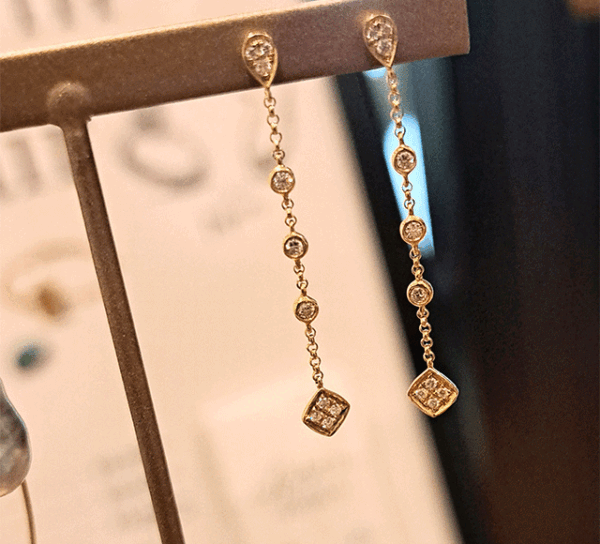 K18ダイヤピアス