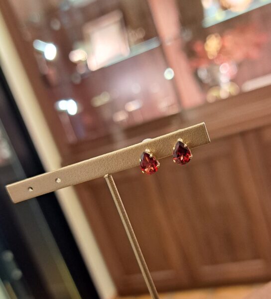 K18ガーネットピアス