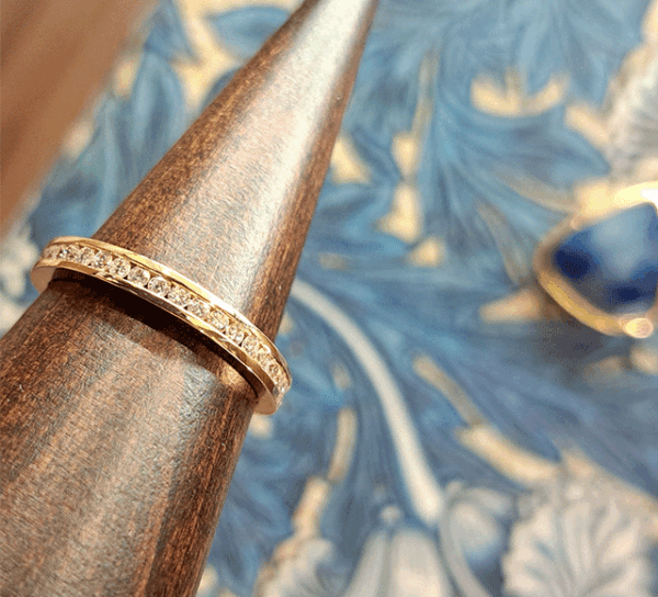 K18ハーフエタニティリング