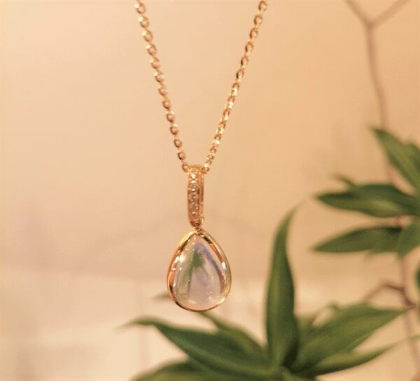K18ムーンストーンペンダント