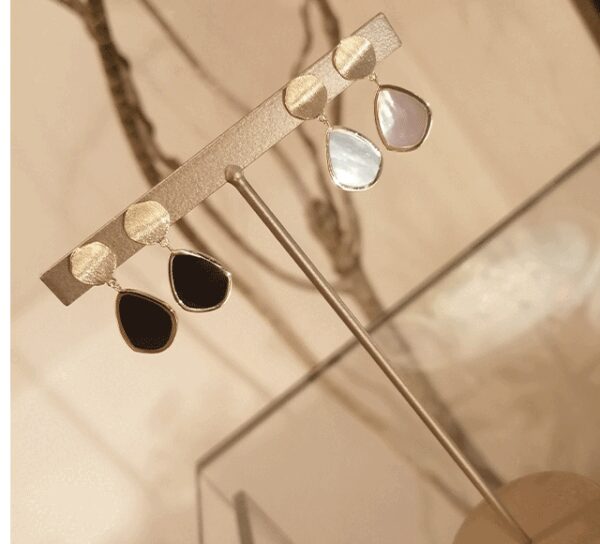 K18オニキスピアス/K18シェルピアス