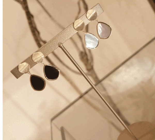 K18オニキスピアス/K18シェルピアス