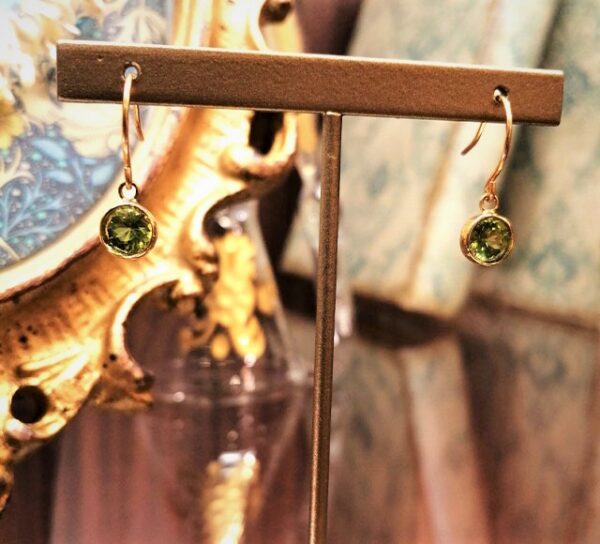 K18ペリドットピアス