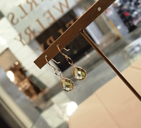 K18ペリドットピアス