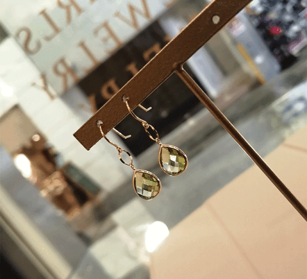 K18ペリドットピアス