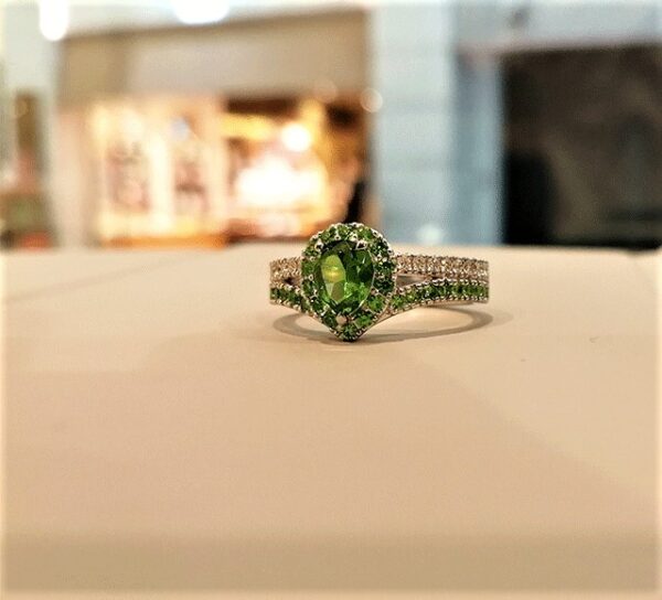 K18WGデマントイドガーネットリング