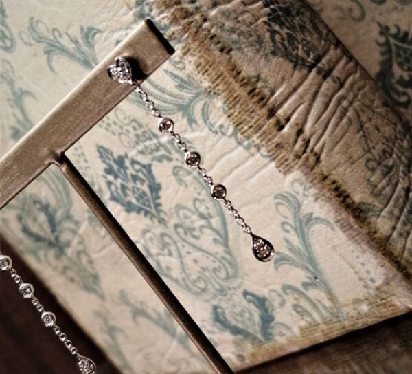 K18WGダイヤピアス