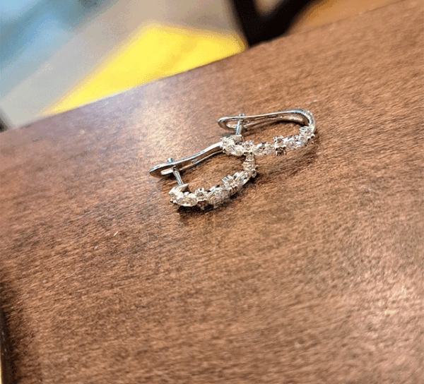 K18WGダイヤピアス