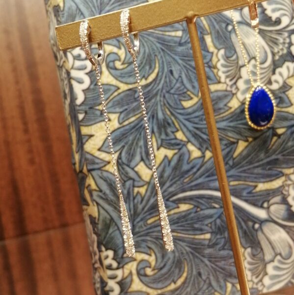 K18WGダイヤピアス