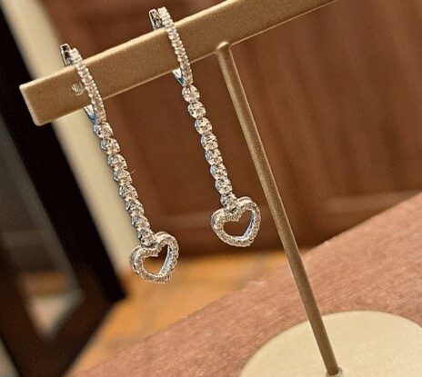 K18WGダイヤピアス