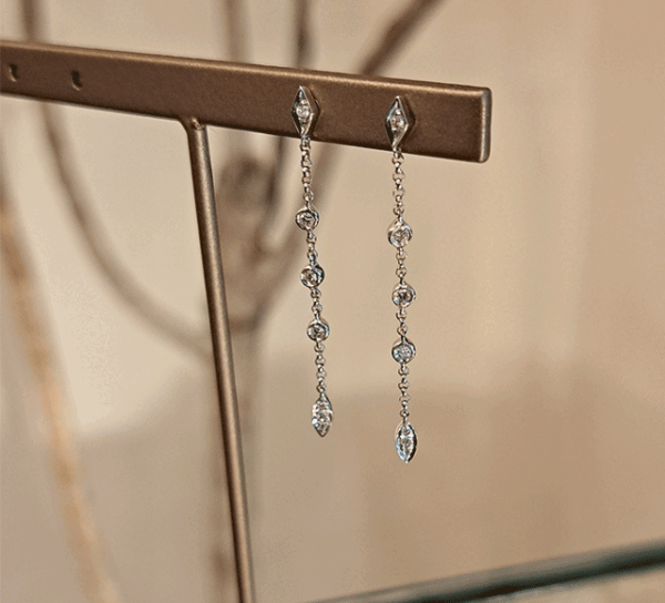 K18WGダイヤピアス