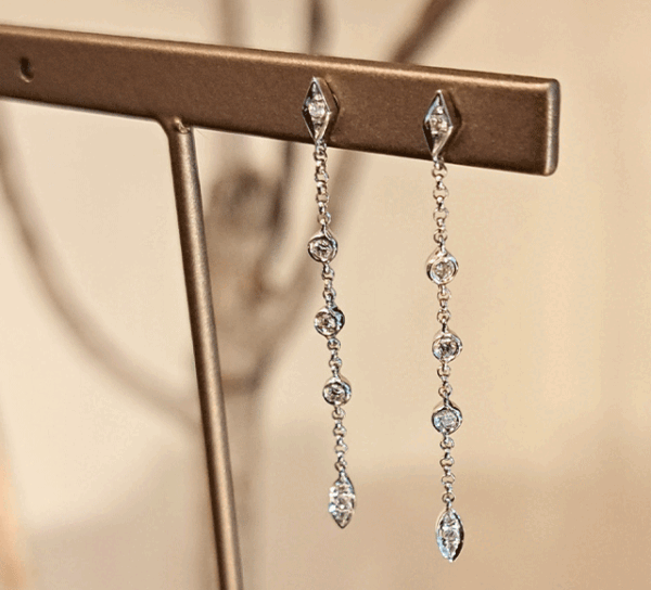 K18WGダイヤピアス