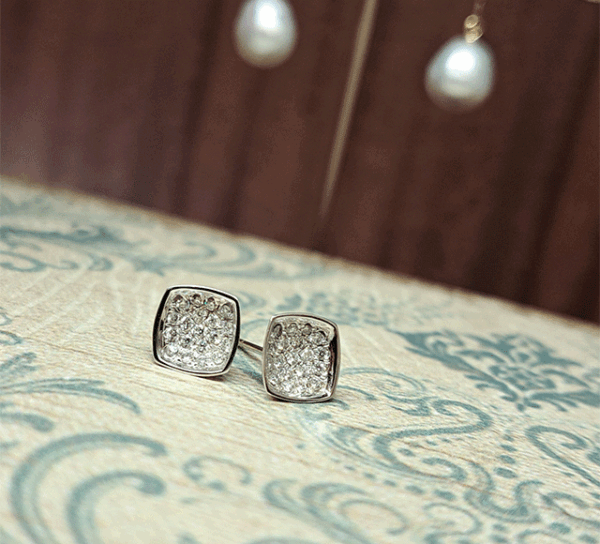 K18WGダイヤピアス