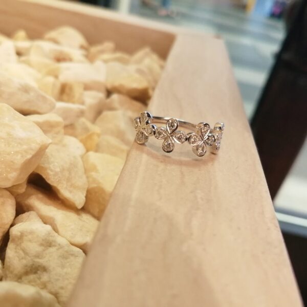 K18WGダイヤモンドリング