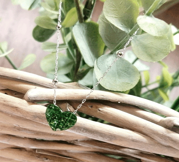 K18WGグリーンガーネット