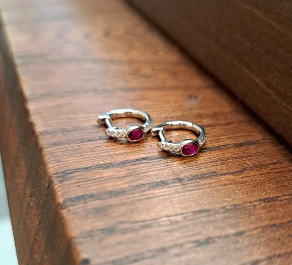 K18WGルビーピアス