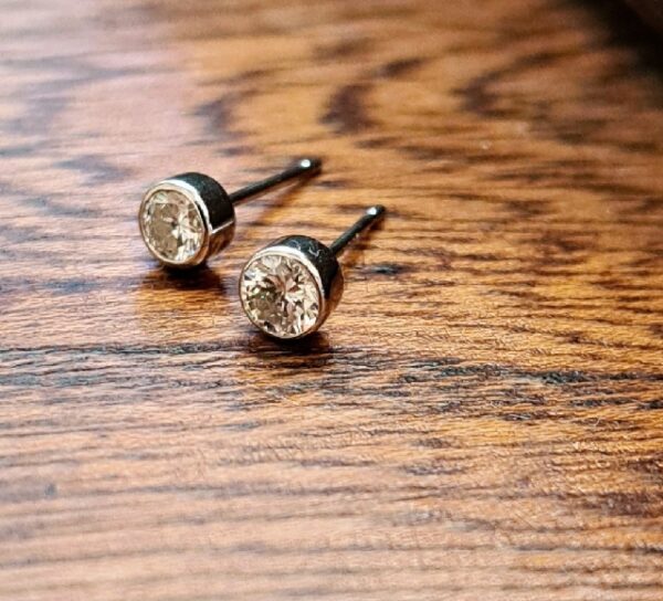 PTダイヤピアス