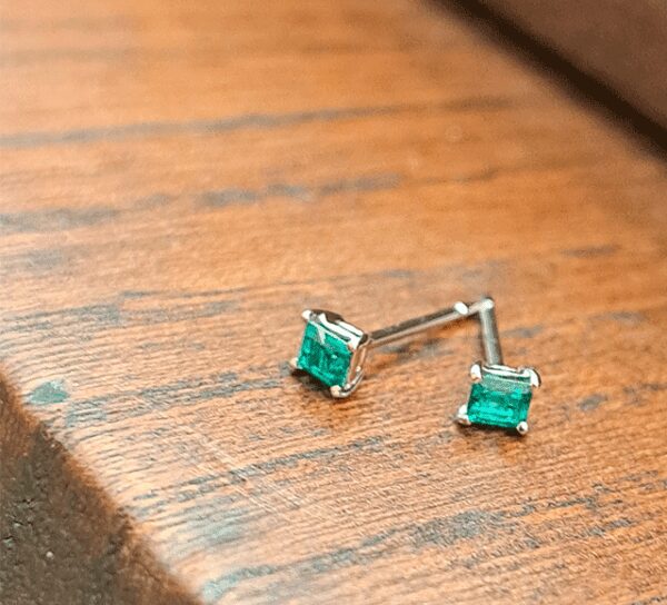 PTエメラルドピアス