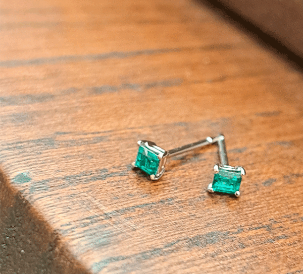 PTエメラルドピアス